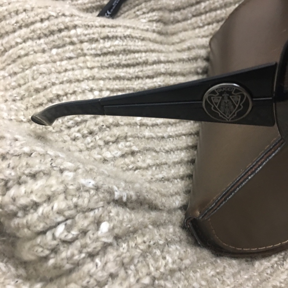 ‼️SOLD‼️SOLD‼️SOLD☀️Gucci Sunglasses with Case🔥HOT! - Picture 3 of 6